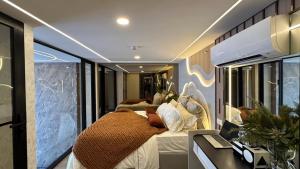 ให้เช่าคอนโดรัชดา ห้วยขวาง : Rental : SOHO Bangkok Ratchada , Duplex 2 Bed 1 Bath , 48 Sq.m , 18th Floor