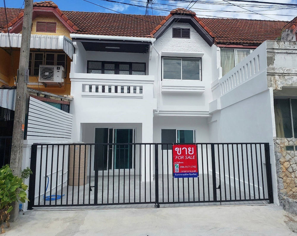 For SaleTownhouseKaset Nawamin,Ladplakao : For inquiries, call: 096-917-1742 Townhouse for sale, 2 floors, newly renovated, area 28.5 sq m, Rinrada Village, 3 bedrooms, 2 bathrooms, 2 parking spaces, Soi Nuanchan 24, Bueng Kum District, near Central Eastville shopping center.