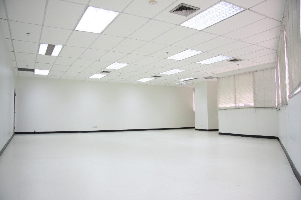 For RentOfficeLadprao, Central Ladprao : Office for rent, size 88 square meters, next to BTS Mo Chit, MRT Chatuchak, convenient.