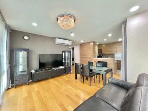 ขายคอนโดสุขุมวิท อโศก ทองหล่อ : ขายด่วน‼️🔥Villa Sikhara🔥  2 bedroom 2 bathroom  111.22 sqm.  Sell 10.25 MB💕