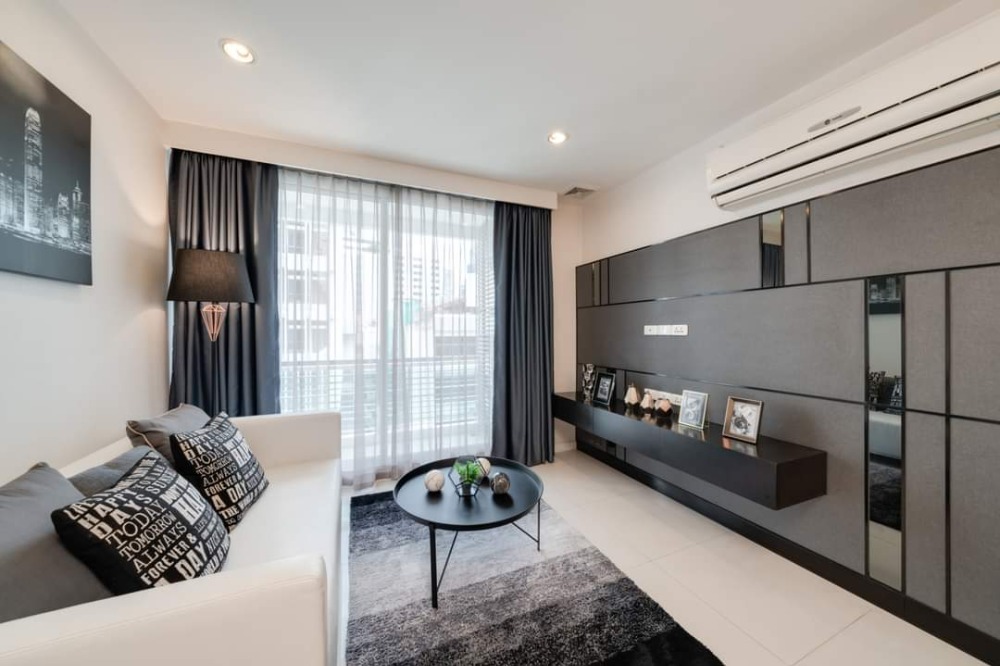 For SaleCondoSilom, Saladaeng, Bangrak : Surawong Road, The Surawong project, near MRT Samyan / BTS Saladaeng / Chula University, usable area size 70.29 square meters, 2 bedrooms, 2 bathrooms (with bathtub), selling price 8 million baht (113,815 ฿/sq m. ) Lower than the appraised price!!