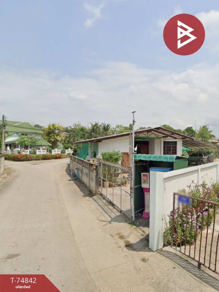 For SaleLandLampang : Corner land for sale, 211 sq m., good location, Lampang Municipality, community area, 750 m. from the airport, convenient travel.