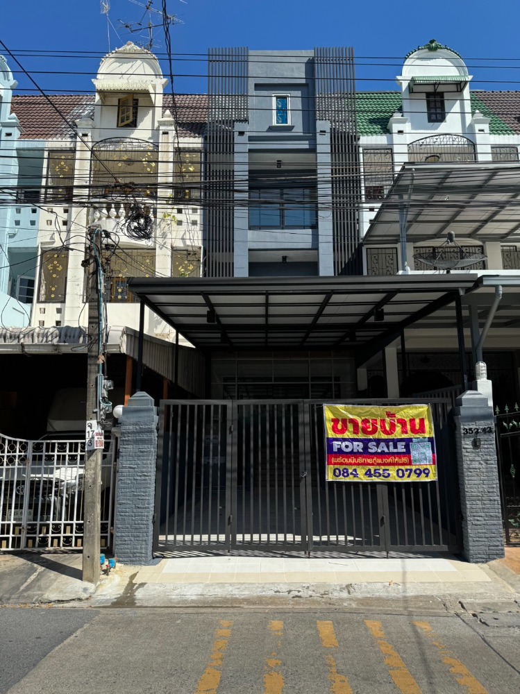 For SaleTownhouseLadprao101, Happy Land, The Mall Bang Kapi : Townhome, 4 and a half floors, Lat Phrao 122, Ramkhamhaeng 65, suitable for a home office, 7 bedrooms, 8 bathrooms.
