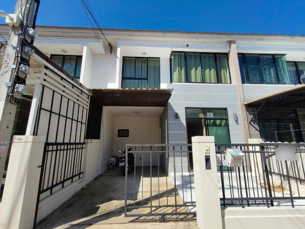 For RentTownhouseMin Buri, Romklao : Townhome for rent, The Villa Ramkhamhaeng 174, empty house.
