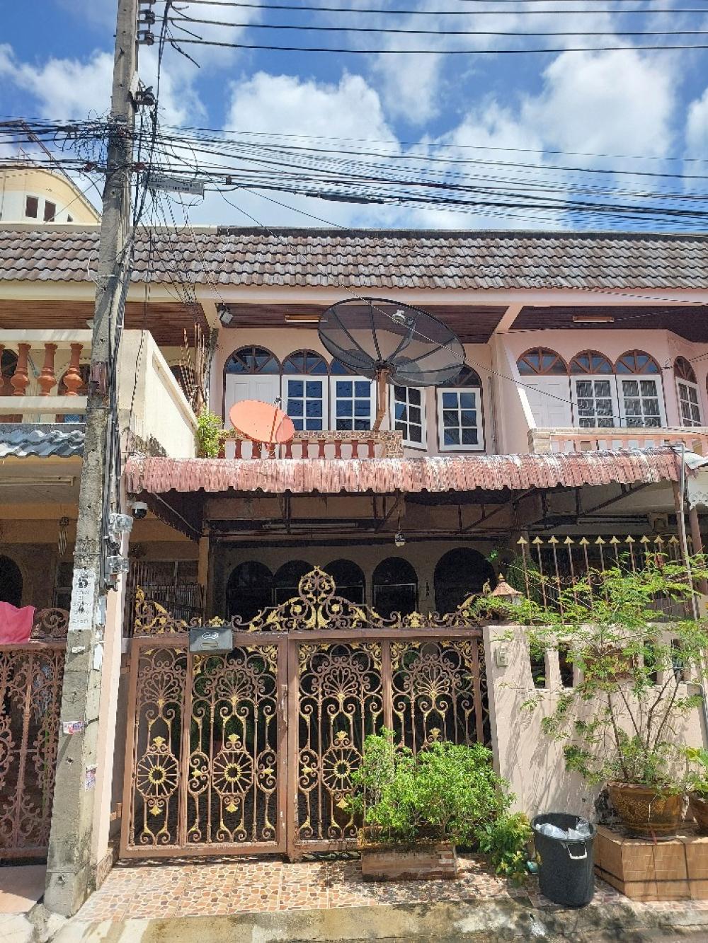 For SaleTownhousePinklao, Charansanitwong : 🔥Urgent house for sale, Im Amphon Village 1, Charan 13, Thonburi Commercial Bank 9🔥⚡️Near MRT Charan 13, only 500 meters.
