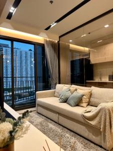 For SaleCondoThaphra, Talat Phlu, Wutthakat : For sale: 2 bedrooms, Life Sathorn SIerra, complete with furniture. You can inquire and see the room.