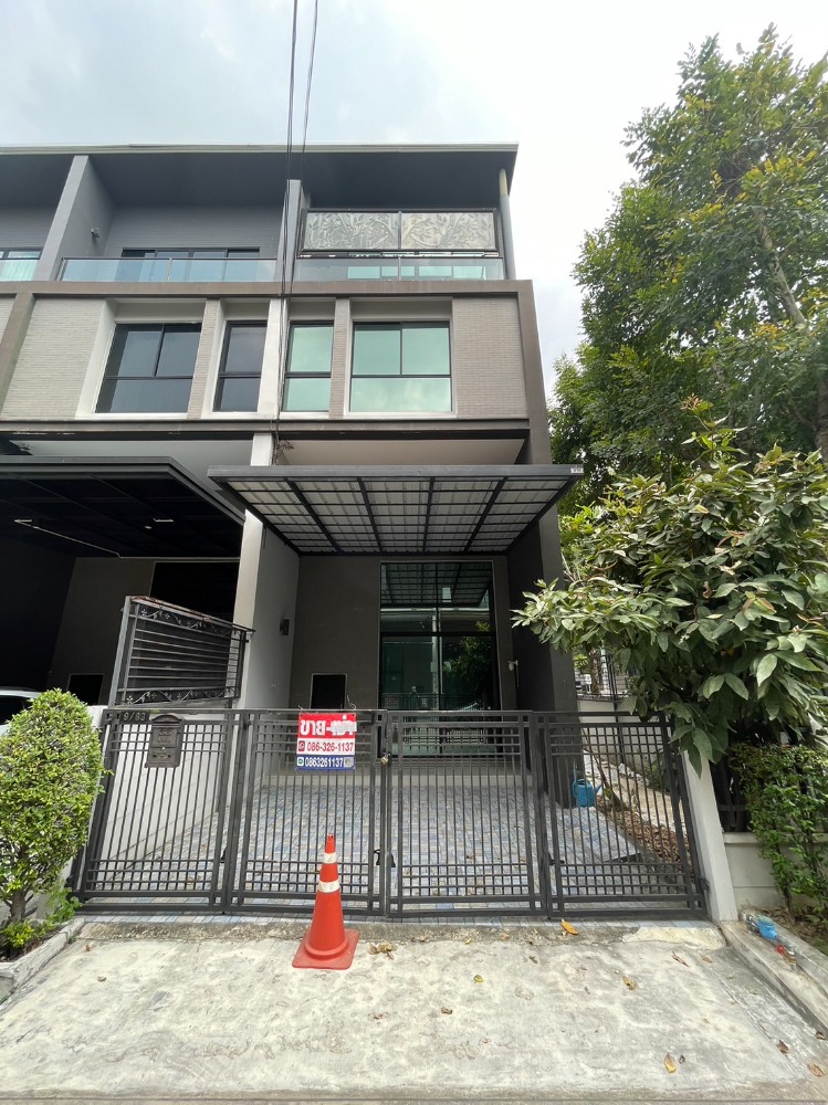 For SaleTownhouseVipawadee, Don Mueang, Lak Si : Townhome for sale, Baan Klang Muang Vibhavadi 64, corner house, good location, convenient entrance-exit.