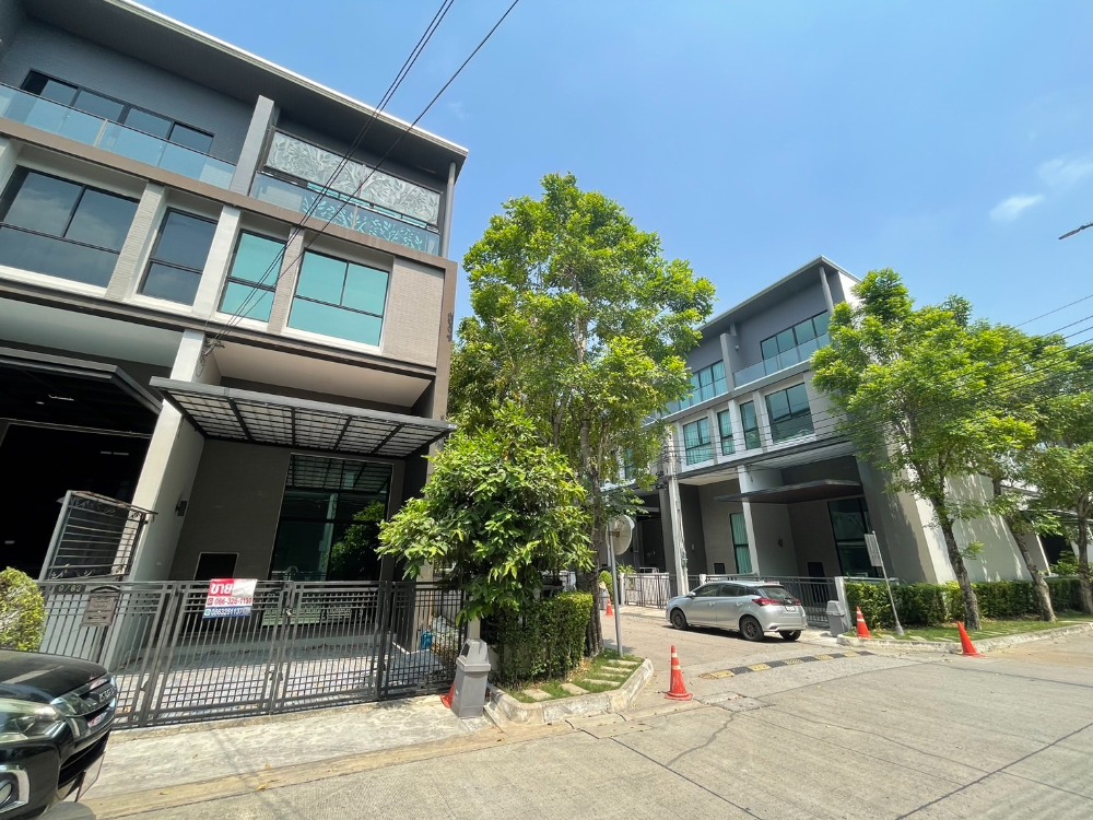 For SaleTownhouseVipawadee, Don Mueang, Lak Si : Townhome for sale, Baan Klang Muang Vibhavadi 64, corner house, good location, convenient entrance-exit.