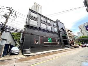 For RentRetailNana, North Nana,Sukhumvit13, Soi Nana : ✨Commercial building for rent in the heart of Sukhumvit (Soi Sukhumvit 11) BTS Nana, usable area approximately 4,000 sq m🎉