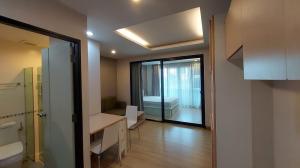For SaleCondoPinklao, Charansanitwong : **This condo is for sale**.“88 The Terminal, Sirindhorn-Pinklao“ 31 sq m., 1 bedroom, 1 bathroom, 2nd floor, has balcony, sold with furniture, only 200 meters from Bang Bamru station. Only 2 stations away from Bangkok Apiwat Station, very conven