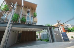 For SaleHouseChokchai 4, Ladprao 71, Ladprao 48, : 3.5-storey semi-detached house for sale ALIVE Ekkamai-Ramintra  Luxurious home ready to move in for leaders like you Starting area 35.1-49.5 sq m., usable area 250 sq m. Home Office style