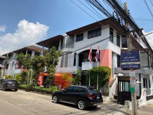 For SaleHome OfficeRamkhamhaeng, Hua Mak : For Sale / Rent: ​​Home office in Town in Town village, Soi 7, 3 storey, 2 buildings at the corner