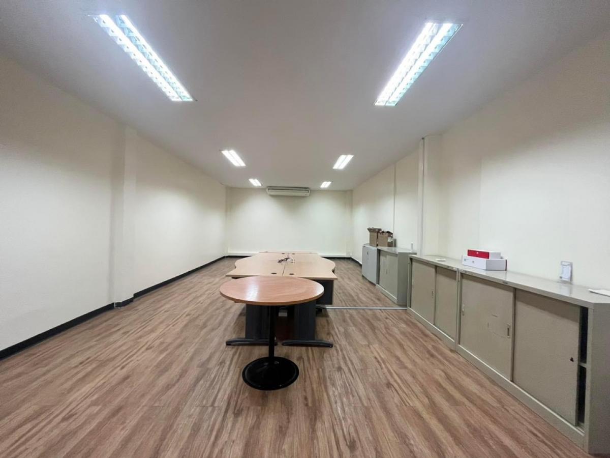 For RentHome OfficeNonthaburi, Bang Yai, Bangbuathong : Space for rent For making an office And empty land, suitable for a cafe, good location, accessible from both Ratchapruek and Rattanathibet roads.