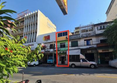 For SaleShophouseYaowarat, Banglamphu : Commercial building for sale, Maitrijit Road, 120 sq m., 10.6 sq w,  excellent condition. TV