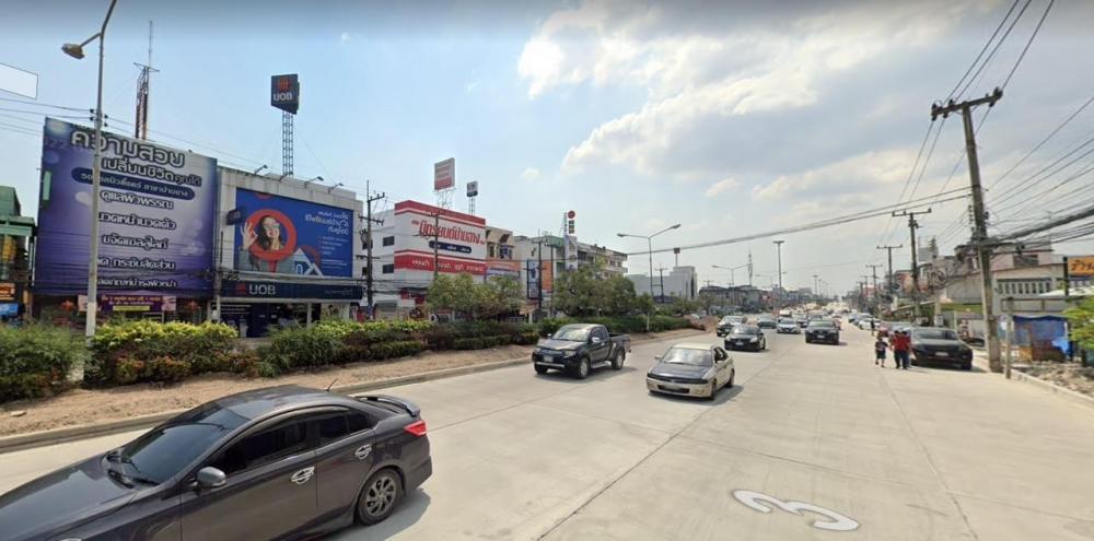 For SaleShophouseRayong : Commercial building, next to Sukhumvit Road, Ban Chang, Rayong, width 10 meters, 3 floors, 2 units.