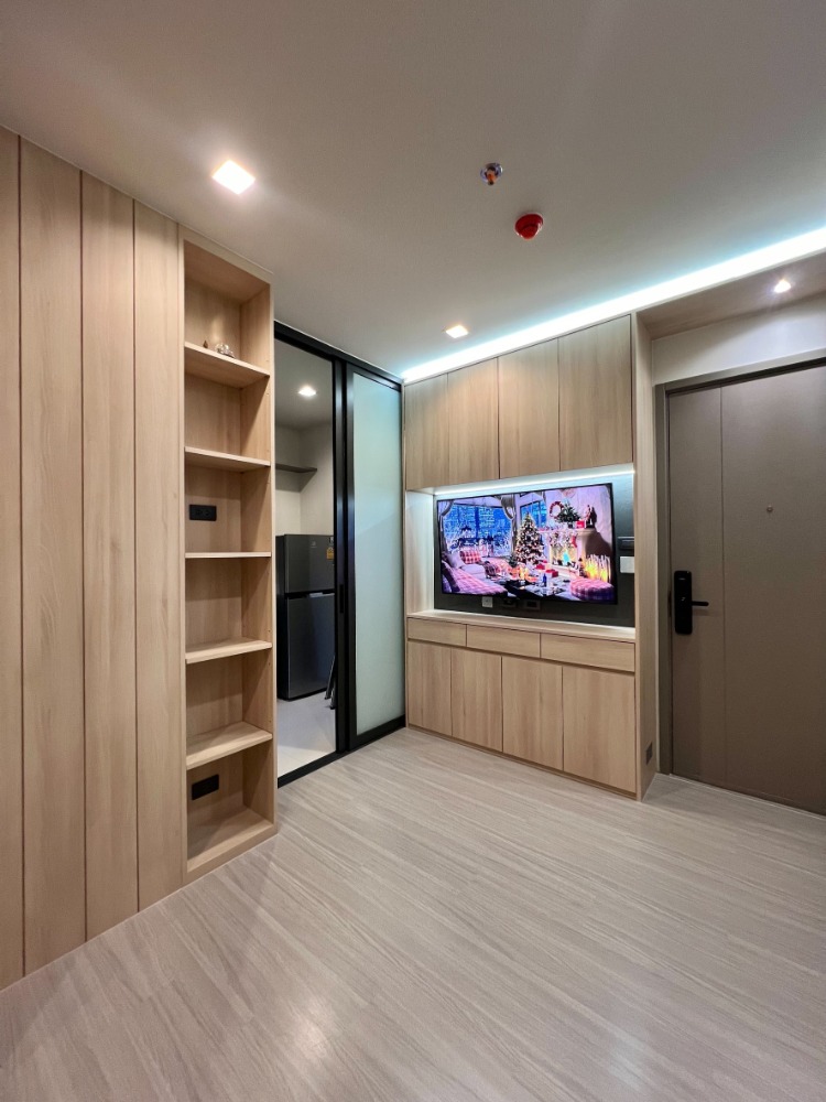 For SaleCondoRama9, Petchburi, RCA : Condo for sale: Life Asoke Hype, newly decorated in Muji style. With built-in furniture