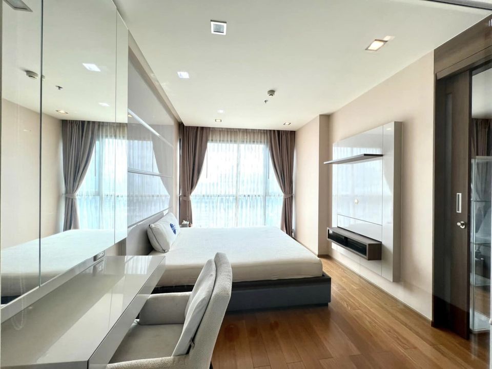For SaleCondoSathorn, Narathiwat : The Address Sathorn【𝐒𝐄𝐋𝐋】🔥 Condo in Sathorn area The room is decorated with Classic. There is a bathtub! Near BTS Chong Nonsi Ready to move on Feb 🔥 Contact Line ID: @hacondo