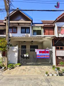 For SaleTownhouseChokchai 4, Ladprao 71, Ladprao 48, : 2-story townhouse for sale, Lert Ubon Village, Chok Chai 4, Soi 22, size 16 sq m, 2 bedrooms, 2 bathrooms, beautiful house, completely renovated. Decorated beautifully and uniquely, the sanitary equipment is well made, just like living there yourself. 📌Pr