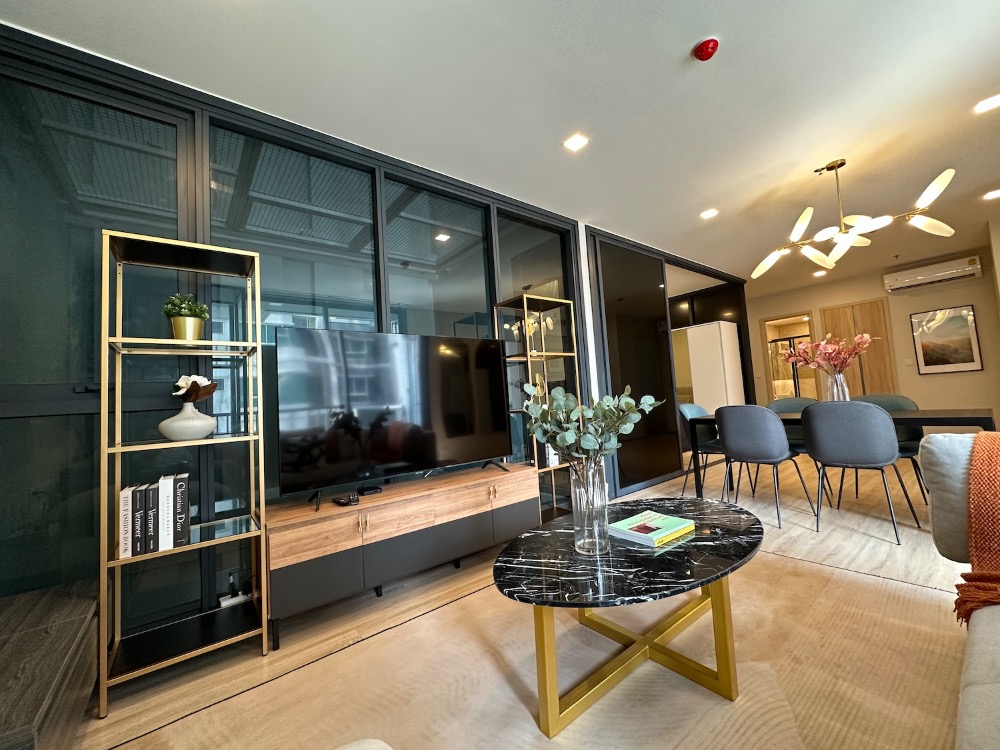 For RentCondoRatchathewi,Phayathai : 🔥🔥✨🏢ULTRA SUPER LUXURY, the most luxurious. The room is decorated very beautifully!!!! Fully furnished!!!!✨🔥🔥 🎯For rent🎯XT Phayathai✅3Bed2✅ 100.5 sqm. XX floor (#BTS 📌)🔥✨LINE:miragecondo ✅Fully Furnished