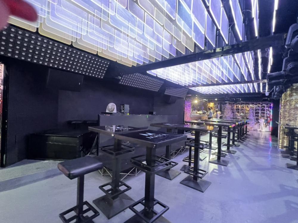 For RentRetailSukhumvit, Asoke, Thonglor : Rental / Selling : Bar With Build-in Furniture & Fully Equipment In Heart of Thonglor , 350 sqm , Alc license

** Lease fee 6 million **

For rent/lease bar and furniture in the middle of Thonglor, size 350 sq m.

🔥🔥Rental price : 350,000 THB /