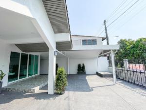 For SaleHouseChiang Mai : Single house, very good location, Mueang District, near the airport  Chiang Mai University Robinson Airport