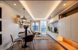For RentCondoSukhumvit, Asoke, Thonglor : Condo for rent, Noble Remix, has Skywalk connected to BTS Thonglor, ready to move in.