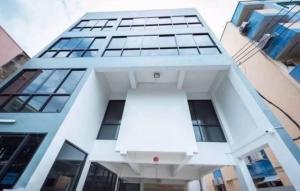 For RentShophouseRatchadapisek, Huaikwang, Suttisan : BS1268 For sale and rent, 4-story office building with elevator, suitable for an office. Soi Ratchadaphisek 7