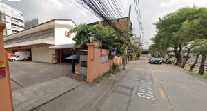 For RentWarehouseKhlongtoei, Kluaynamthai : Land for rent in the heart of Khlong Toei near Rama 4 with a 3-story building + warehouse with 2-story office on an area of ​​1-0-81 rai.