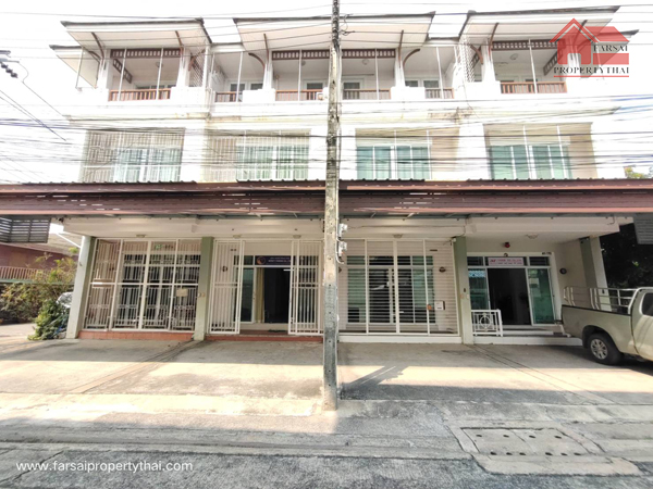 For RentTownhouseLadprao, Central Ladprao : Townhouse for rent, 3 floors, area 20 sq m, usable area 145 sq m, 3 bedrooms, 3 bathrooms, partially furnished, Lat Phrao Road, Chatuchak District, rental price 20,000 baht/mo.