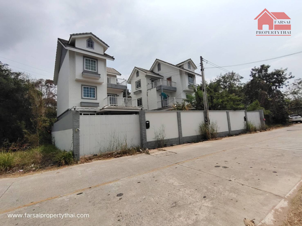 For RentHouseSriracha Laem Chabang Ban Bueng : 2-story detached house for rent, area 60 sq m, area 200 sq m, 4 bedrooms, 3 bathrooms, partially furnished, near Central Sriracha Department Store, Surasak Road, Si Racha District, Chonburi, rental price 16,000 baht/mo.
