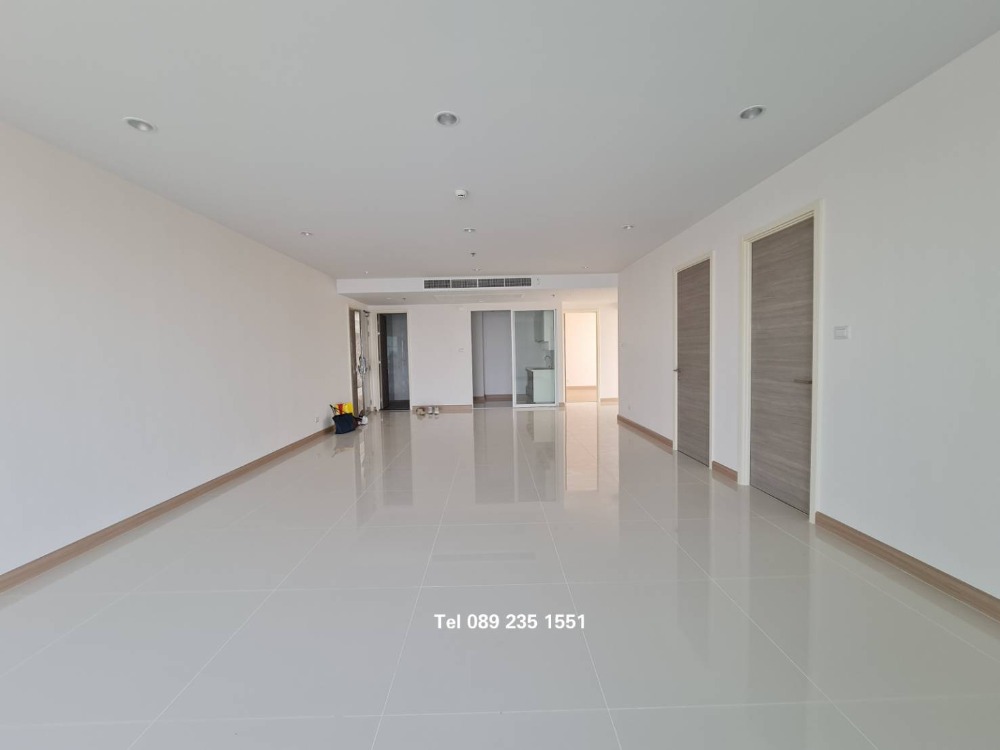 For RentCondoRama3 (Riverside),Satupadit : For Rent 2+1 bed Supalai Riva Grande, area 157 sq.m., Building A, there are many rooms to choose from.