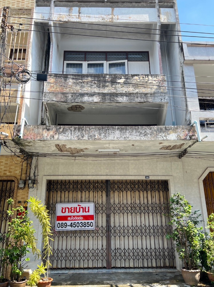For SaleShophouseHatyai Songkhla : Your post in Thai says:  [Quick Sale 5M] 3-story townhouse (20 sq. m.) with a width of 4.8 m. in Soi Sengsri 2, near Kimyong Market, only 500 m. away.