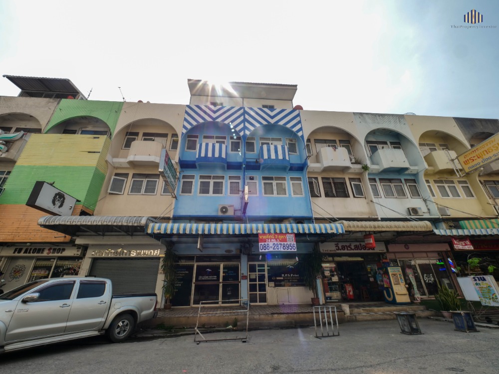 For SaleShophouseKasetsart, Ratchayothin : The most golden location!! Oh, just 100 meters to Ramindra Road!! Shophouse for sale, commercial building, 2 units, 5 floors, with elevator, Ramindra area, km. 2, next to Lat Pla Khao Market, near MRT Lat Pla Khao, 300 m