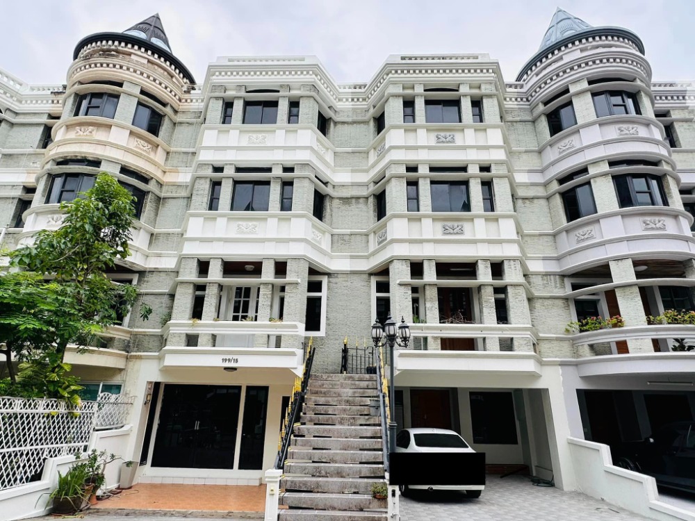 For RentTownhouseSukhumvit, Asoke, Thonglor : Townhome for rent, Sukhumvit, beautifully decorated, air conditioned, fully furnished, 3 bedrooms, 5 bathrooms, monthly rental price 85,000 baht/month.