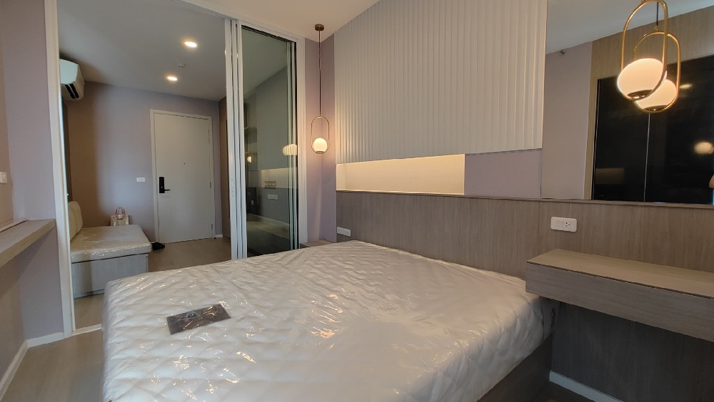 For SaleCondoPinklao, Charansanitwong : For sale: Condo De Lapis Charan 81, condo next to Bang Phlat BTS, Furniture Build-in, just bring your bags and move in, just 1 minute away, get off the BTS and walk into the condo.