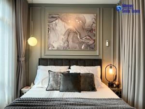 For SaleCondoRama9, Petchburi, RCA : Condo for sale, Aspire Asoke-Ratchada, Aspire Asoke-Ratchada, beautifully decorated room with built-ins.