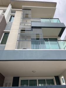 For RentTownhouseOnnut, Udomsuk : Townhome for rent, Town Avenue, 3 floors, beautifully decorated, air conditioned, partially furnished, 3 bedrooms, 3 bathrooms, rental price 27,500 baht per month.