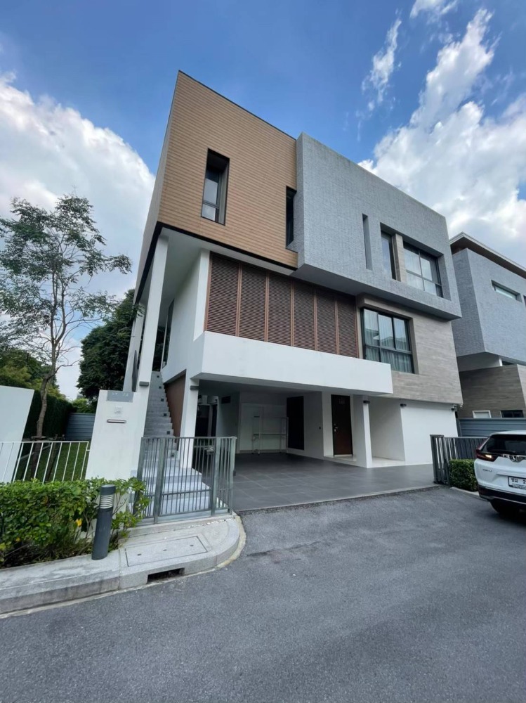 For RentHouseRama9, Petchburi, RCA : 🔥 Parc Priva, Super Luxury 3-story detached house in a beautiful location near Central Rama 9🔥