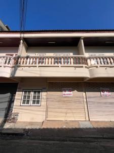 For SaleTownhouseRayong : Townhouse for sale 307/33, 2 floors, 2 bedrooms, 2 bathrooms, in the middle of Ranong city, near the main road.