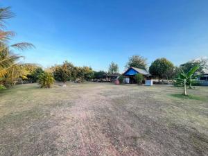 For SaleLandUdon Thani : Land for sale, 2-1-61 rai, 300 meters from Highway 2025 (Huai Keng - Kumphawapi Line), land already filled in, has 1 house, has a pond, has access to water and electricity, and has many types of fruit orchards. Able to collect produce Kumphawapi District,