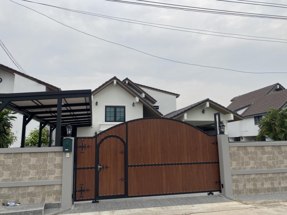 For SaleHouseRayong : Single house for sale Ban Chang Home Village, 3 bedrooms, 3 bathrooms, large area 110 sq m, completely decorated with new built-ins throughout, price 6.8 million baht.