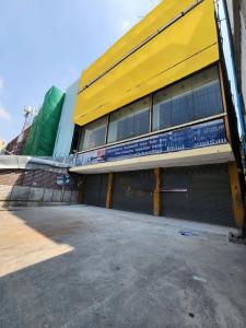 For RentShophouseBangna, Bearing, Lasalle : BS1274 Commercial building for rent, 3 units, near BTS Bearing, suitable for a showroom, office, cafe, various businesses.