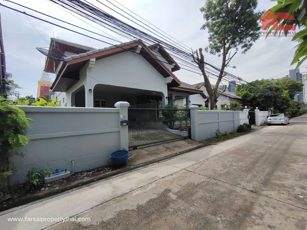 For RentHouseOnnut, Udomsuk : 2-story detached house for rent, area 90 sq m, usable area 220 sq m, 3 bedrooms, 3 bathrooms, partially furnished, Sukhumvit 101 Road, near BTS, rental price 35,000 baht/mo.