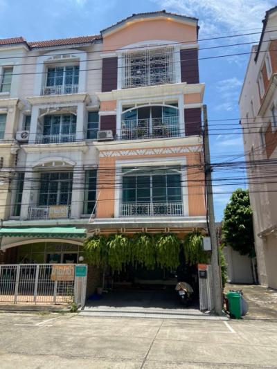 For SaleTownhouseLadprao, Central Ladprao : Townhome for sale, Baan Klang Muang Ratchada-Lat Phrao (near BTS MRT Lat Phrao) 4 floors, 26.4 sq m, 5 bedrooms, 5 bathrooms, parking for 3 cars, near shopping center.