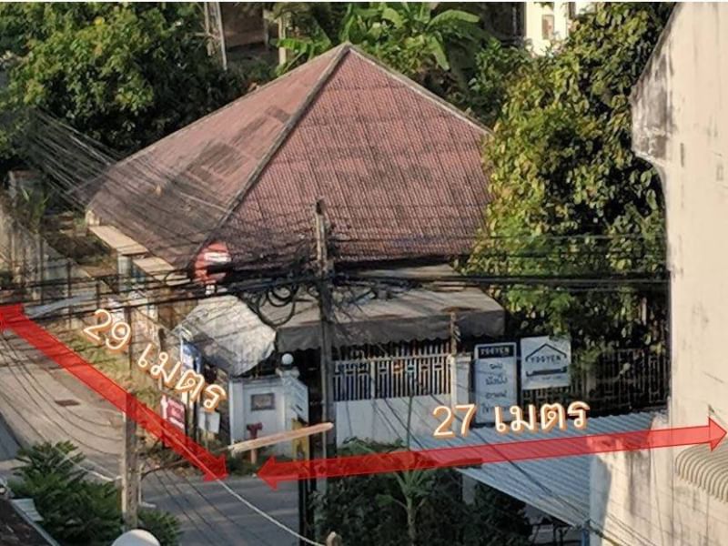 For SaleLandChiang Mai : Land for sale plus house, 200 square meters (corner plot), Chet Yot area, Chiang Mai, Mueang District, Chiang Mai Province.