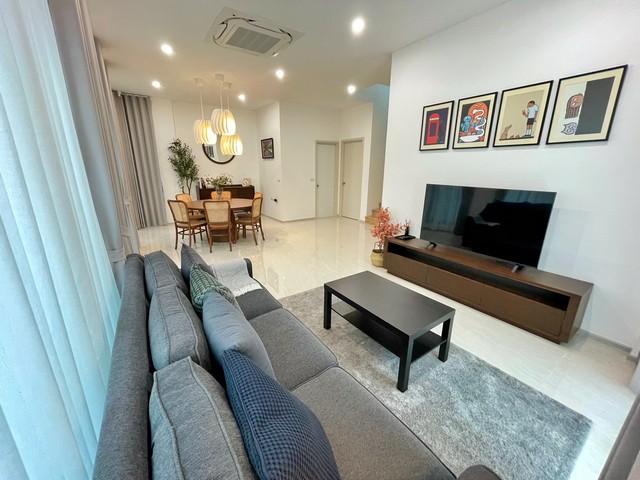 For RentTownhousePattanakan, Srinakarin : 3-story townhome for rent, Pattanakarn On Nut area, Estara Haven Pattanakarn 20 project. Ready to move in The new house has never been lived in.