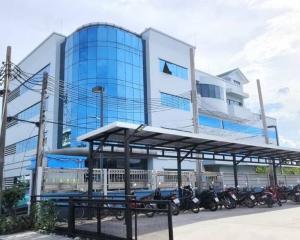 For SaleOfficeMin Buri, Romklao : For sale/rent, office building with 5-story warehouse, good location, ready for use. Location: Soi Ramkhamhaeng 118, Intersection 42-2, Saphan Sung Subdistrict, Saphan Sung District, Bangkok.