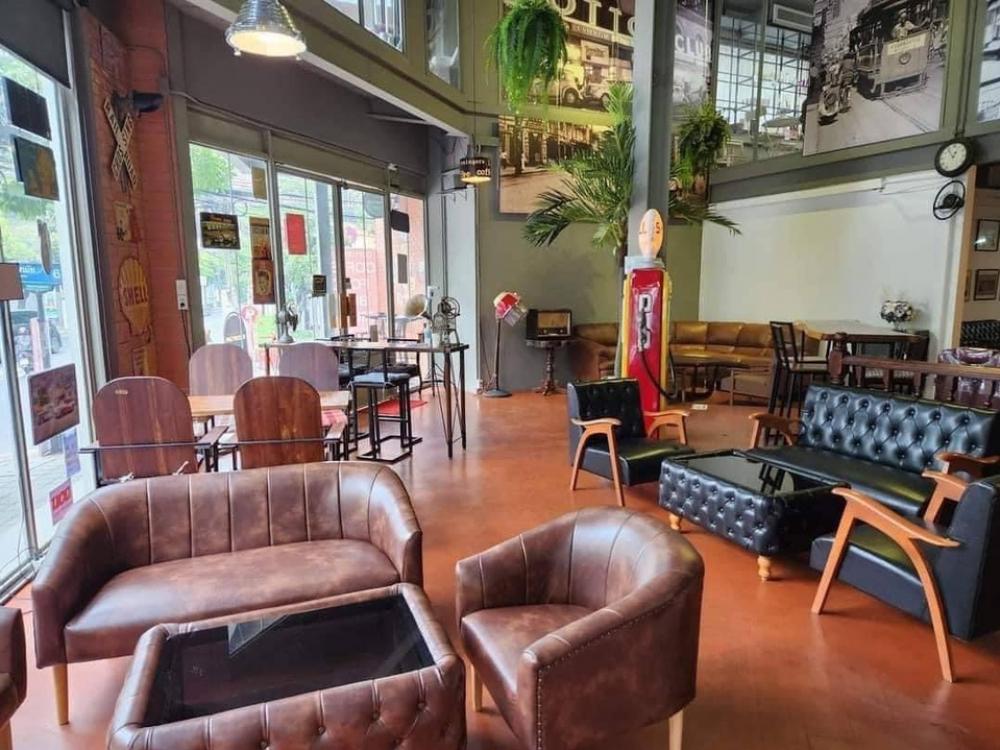 For RentRetailSukhumvit, Asoke, Thonglor : Rental : Bar & Restaurant With Full Equipment in Ekamai , 157 sqm  🛒 with all equipment in the shop - There is a kitchen with 3 air conditioners - Separate male and female bathrooms - Furniture : Music equipment, pool table, vintage furniture**