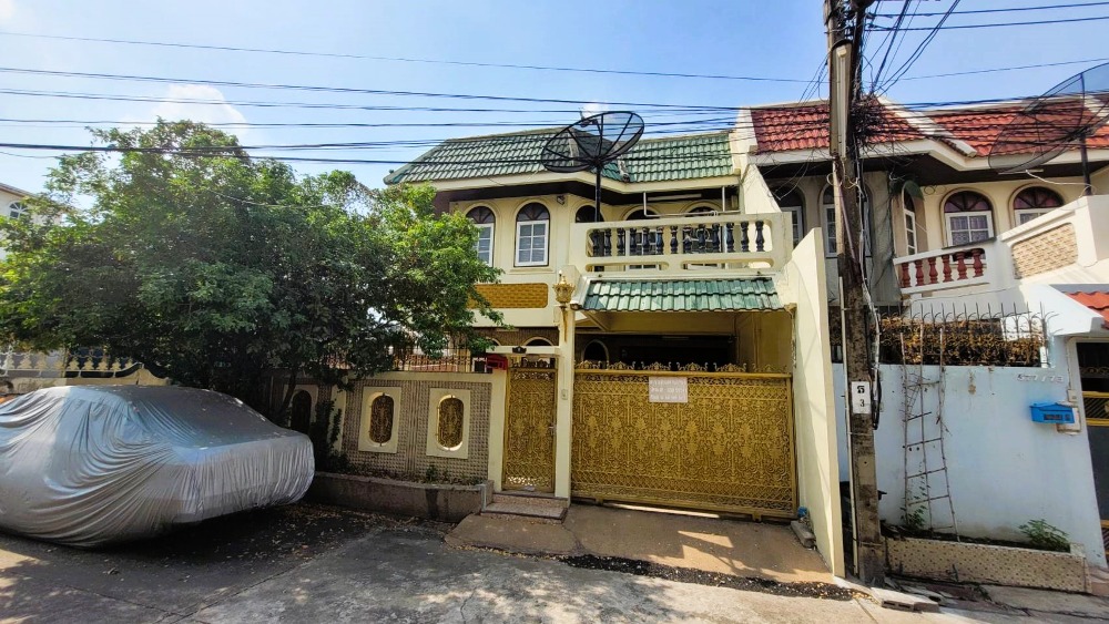 For SaleHouseThaphra, Talat Phlu, Wutthakat : Already rich!! Single house, built according to Feng Shui principles, for sale, single house, Soi Charansanitwong 11, entrance of the alley next to the MRT, close to community areas. Excellent location!!
