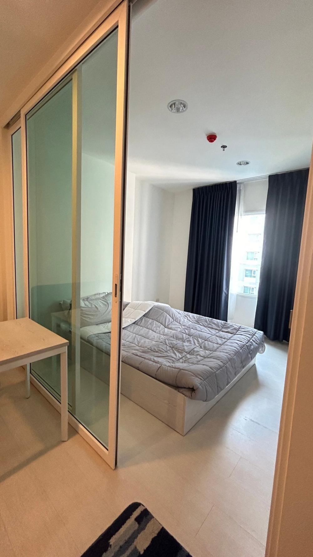 For RentCondoSamut Prakan,Samrong : 🔥Condo for rent Aspire Erawan (Tower B) @BTS Erawan🚆 Pool view🏊‍♂️ Beautiful room with complete furniture and appliances 10,000/month ❗️